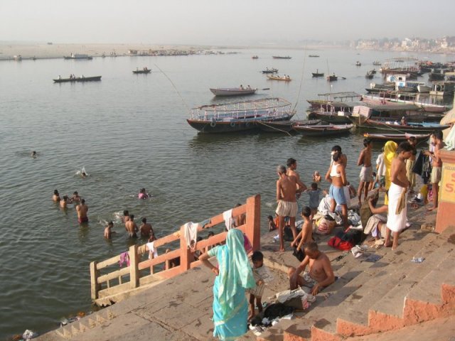 ghat sul Gange al mattino